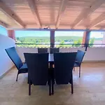 Spacious, Newly Renovated, Rooftop With Marina Views Póla