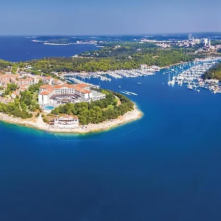Spacious, Newly Renovated, Rooftop With Marina Views Appartement *