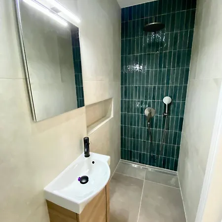 Appartement Spacious, Newly Renovated, Rooftop With Marina Views Pula