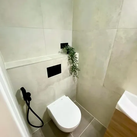 Appartement Spacious, Newly Renovated, Rooftop With Marina Views